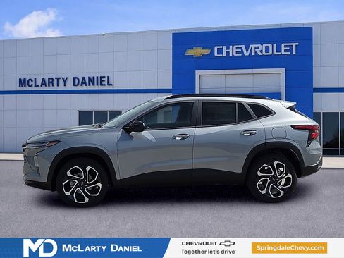 New 2026 Chevrolet Trax RS w/ Driver Confidence Package FWD image 3