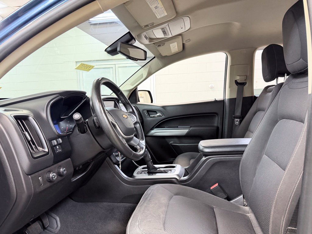 Used 2020 Chevrolet Colorado LT w/ LT Convenience Package AWD/4WD image 16