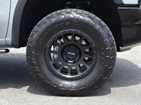 Used 2024 Chevrolet Silverado 1500 ZR2 AWD/4WD image 8