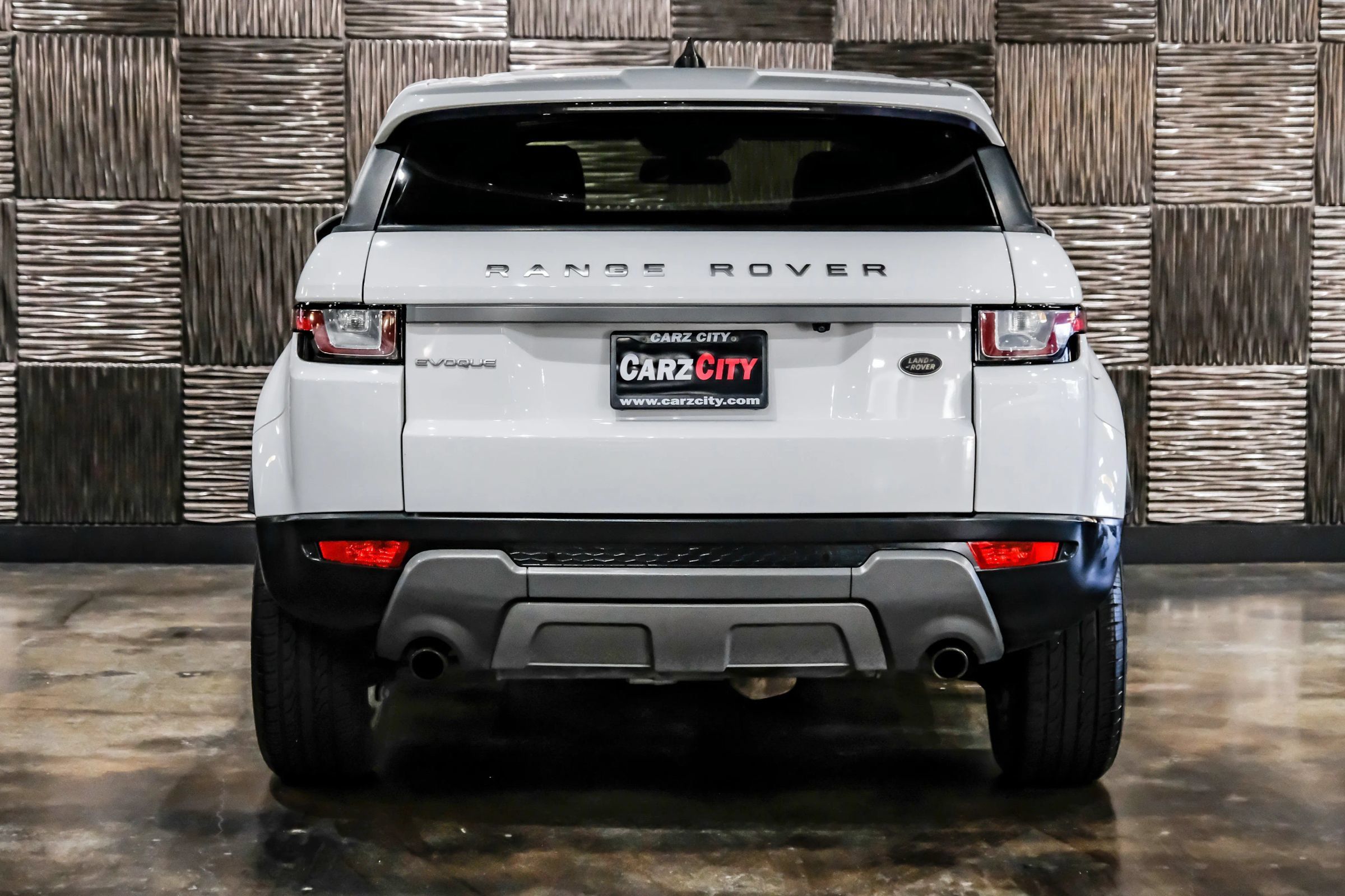 Used 2017 Land Rover Range Rover Evoque SE AWD/4WD image 9