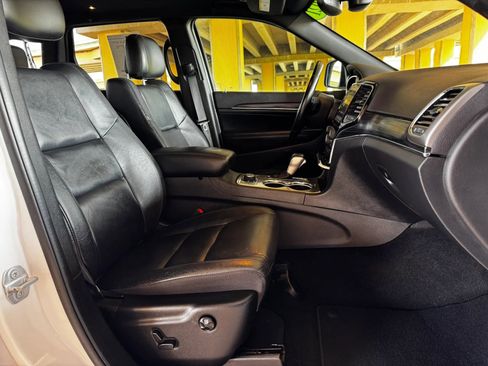 Used 2021 Jeep Grand Cherokee Limited w/ Trailer Tow Group IV image 28