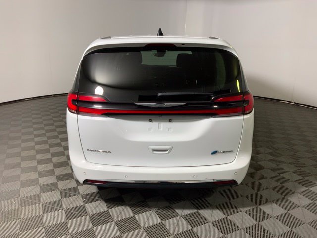 Used 2024 Chrysler Pacifica Limited FWD image 8
