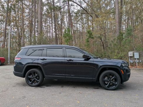 Used 2024 Jeep Grand Cherokee L Limited w/ Black Appearance Package AWD/4WD image 4