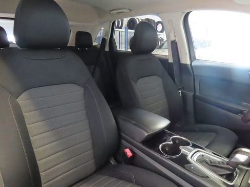 Used 2018 Ford Edge SE FWD image 6