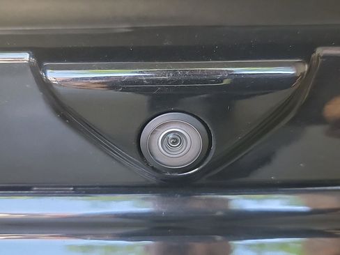 Used 2019 Ford F150 Lariat w/ Equipment Group 502A Luxury AWD/4WD image 8