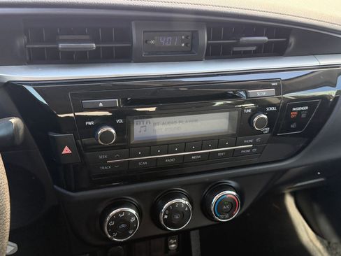 Used 2015 Toyota Corolla L image 19