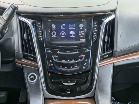 Used 2018 Cadillac Escalade Premium Luxury AWD/4WD image 20