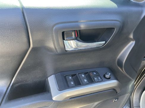 Used 2019 Toyota Tacoma Limited image 11