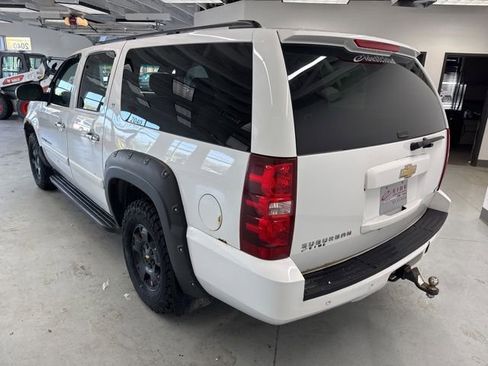 Used 2008 Chevrolet Suburban LT w/ LT Preferred Equipment Group AWD/4WD image 8