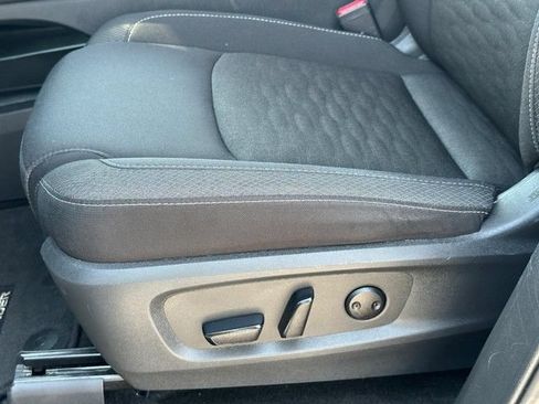 Used 2025 Nissan Pathfinder SV AWD/4WD image 31