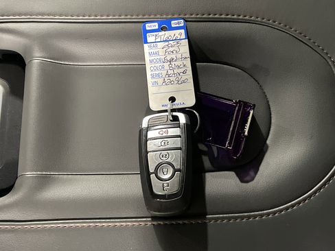 Used 2025 Ford Expedition Active image 28