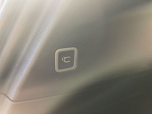 New 2026 Chrysler Pacifica Select image 9