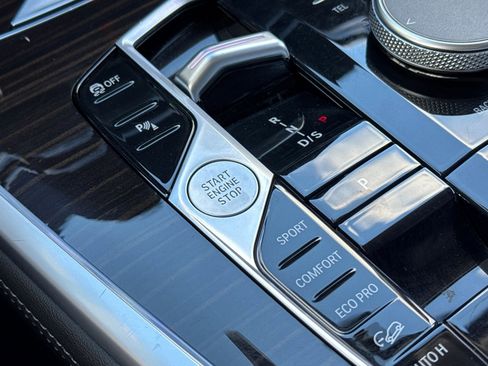 Used 2024 BMW X7 xDrive40i w/ Premium Package image 32