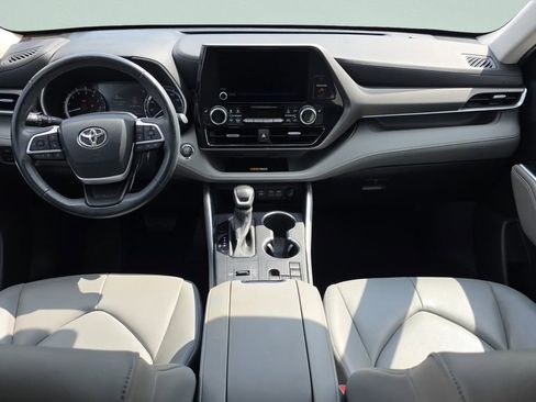 Used 2023 Toyota Highlander XLE image 9