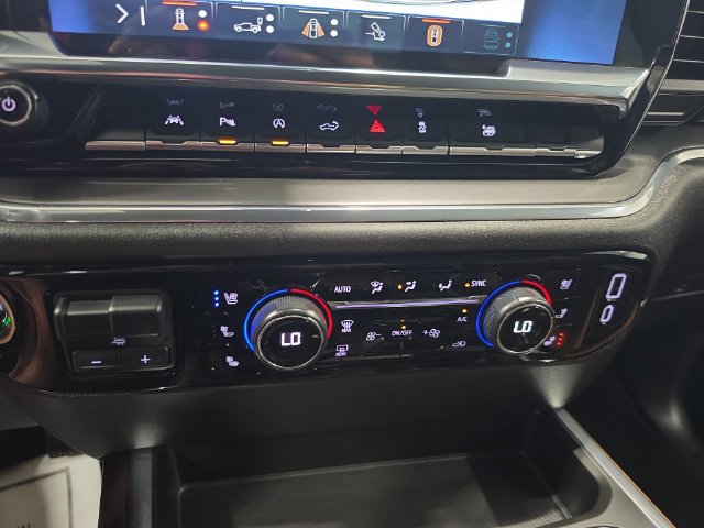 Used 2024 Chevrolet Silverado 1500 High Country w/ Technology Package AWD/4WD image 15