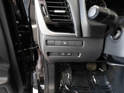 Used 2023 Nissan Rogue SL w/ SL Premium Package image 11