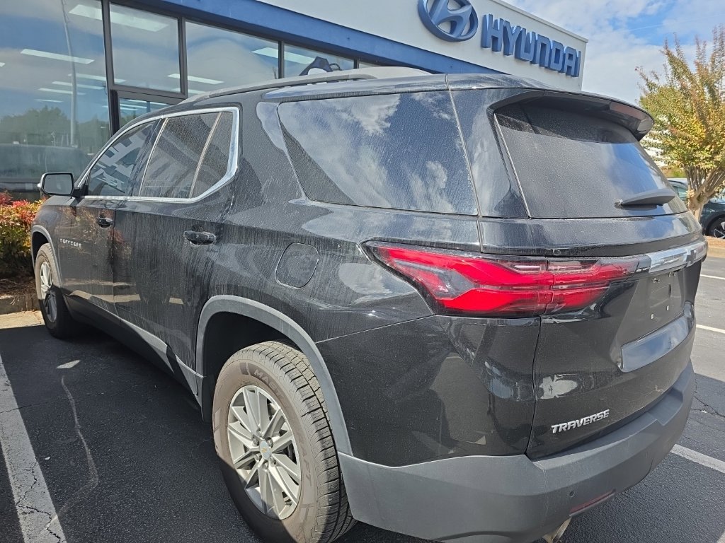 Used 2023 Chevrolet Traverse LT FWD image 2
