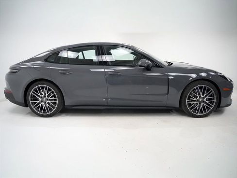 Certified 2025 Porsche Panamera 4 image 9