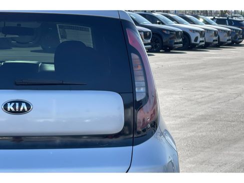 Used 2016 Kia Soul FWD image 16