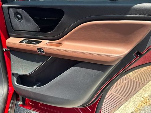 New 2026 Lincoln Aviator Reserve w/ Jet Appearance Package AWD/4WD image 17