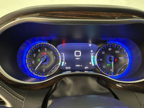 Used 2023 Chrysler Pacifica Limited FWD image 25