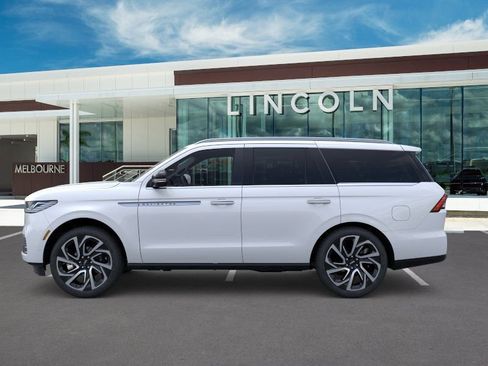 New 2026 Lincoln Navigator Reserve AWD/4WD image 3