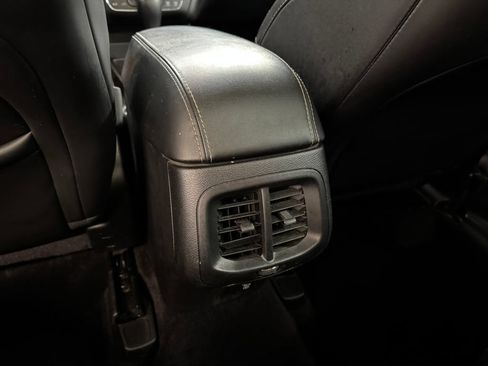 Used 2018 Jeep Cherokee Latitude Plus w/ Comfort/Convenience Group FWD image 26
