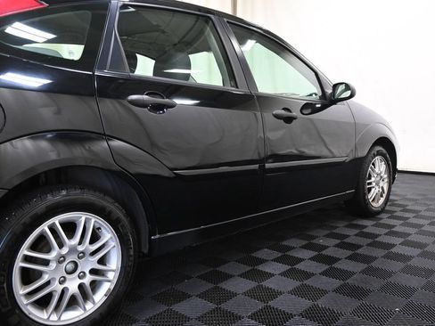 Used 2003 Ford Focus ZX5 Hatchback FWD image 16