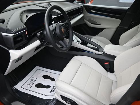 Used 2024 Porsche Macan 4 Electric image 9