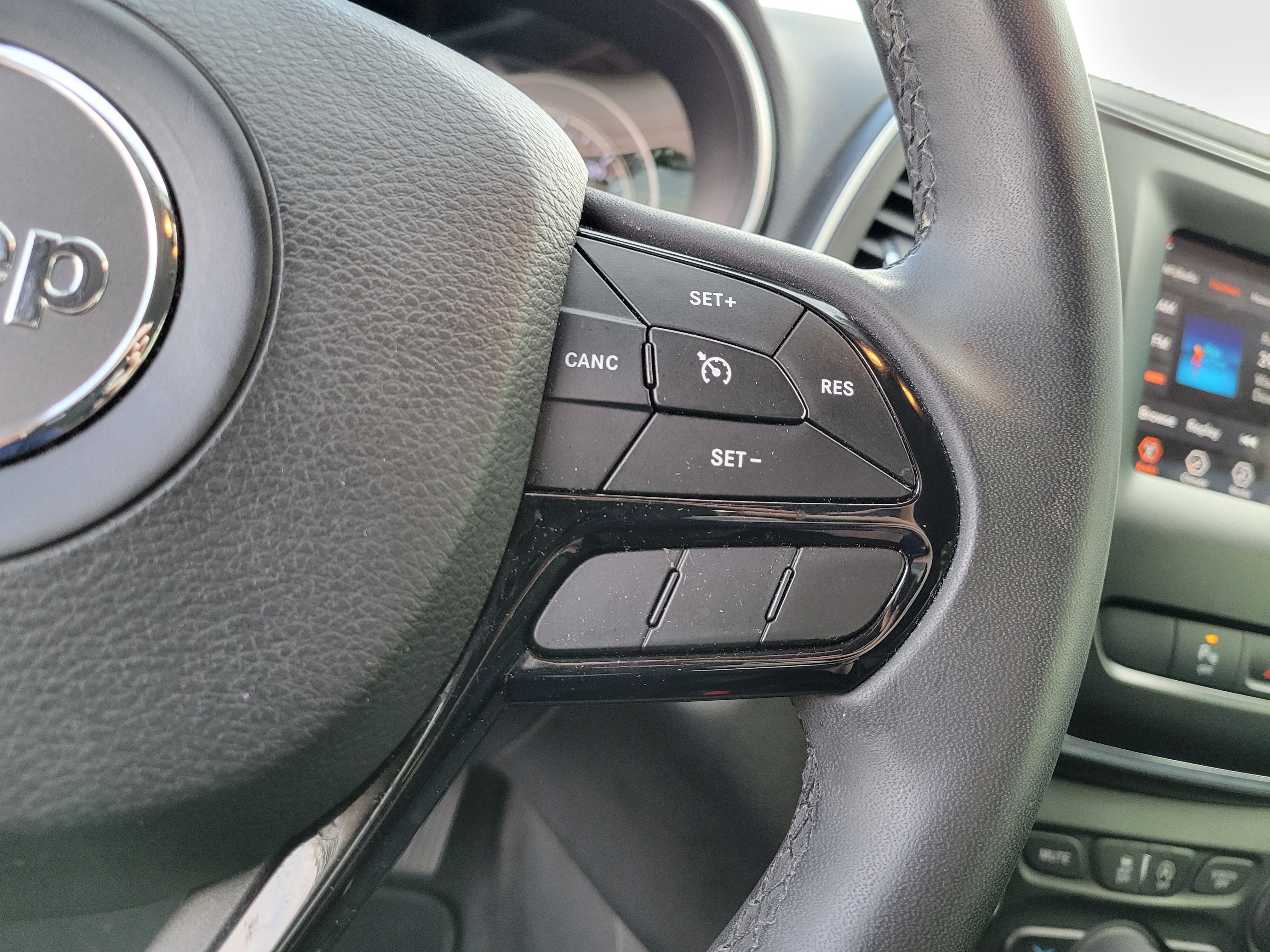Used 2020 Jeep Cherokee Latitude Plus FWD image 26