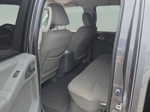 Used 2021 Nissan Frontier SV w/ Midnight Edition Floor Mats RWD image 11