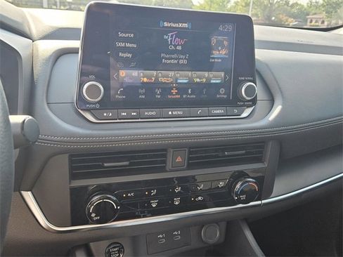 Used 2025 Nissan Rogue S image 18