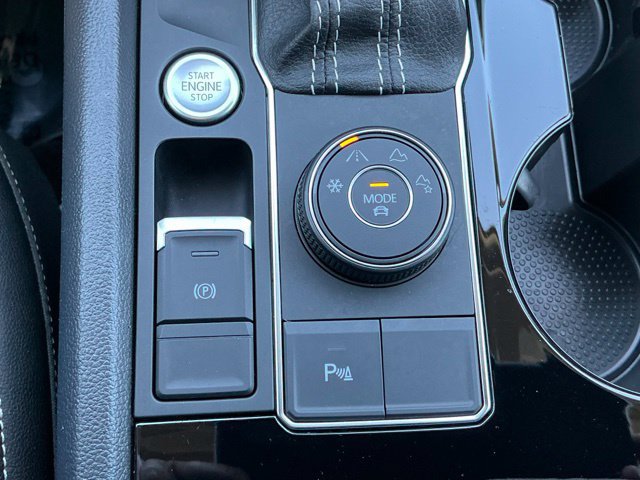 Certified 2023 Volkswagen Atlas SEL R-Line AWD/4WD image 28
