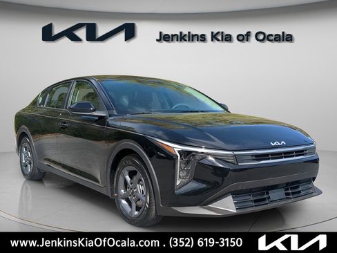 New 2025 Kia K4 LXS image 1