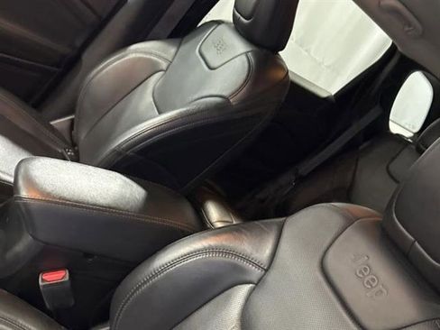 Used 2020 Jeep Cherokee Limited image 11