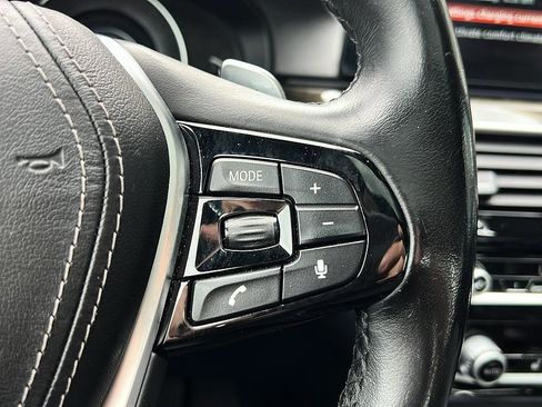 Used 2018 BMW 530e w/ Premium Package 2 RWD image 37