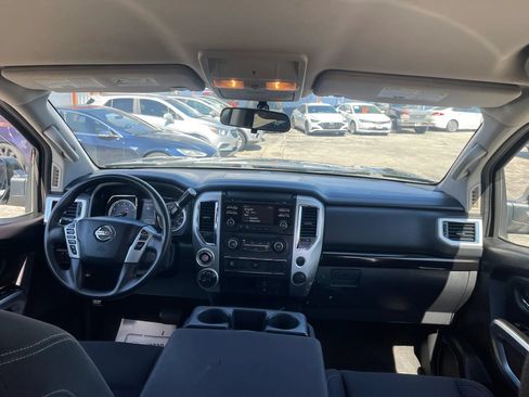 Used 2017 Nissan Titan SV AWD/4WD image 25