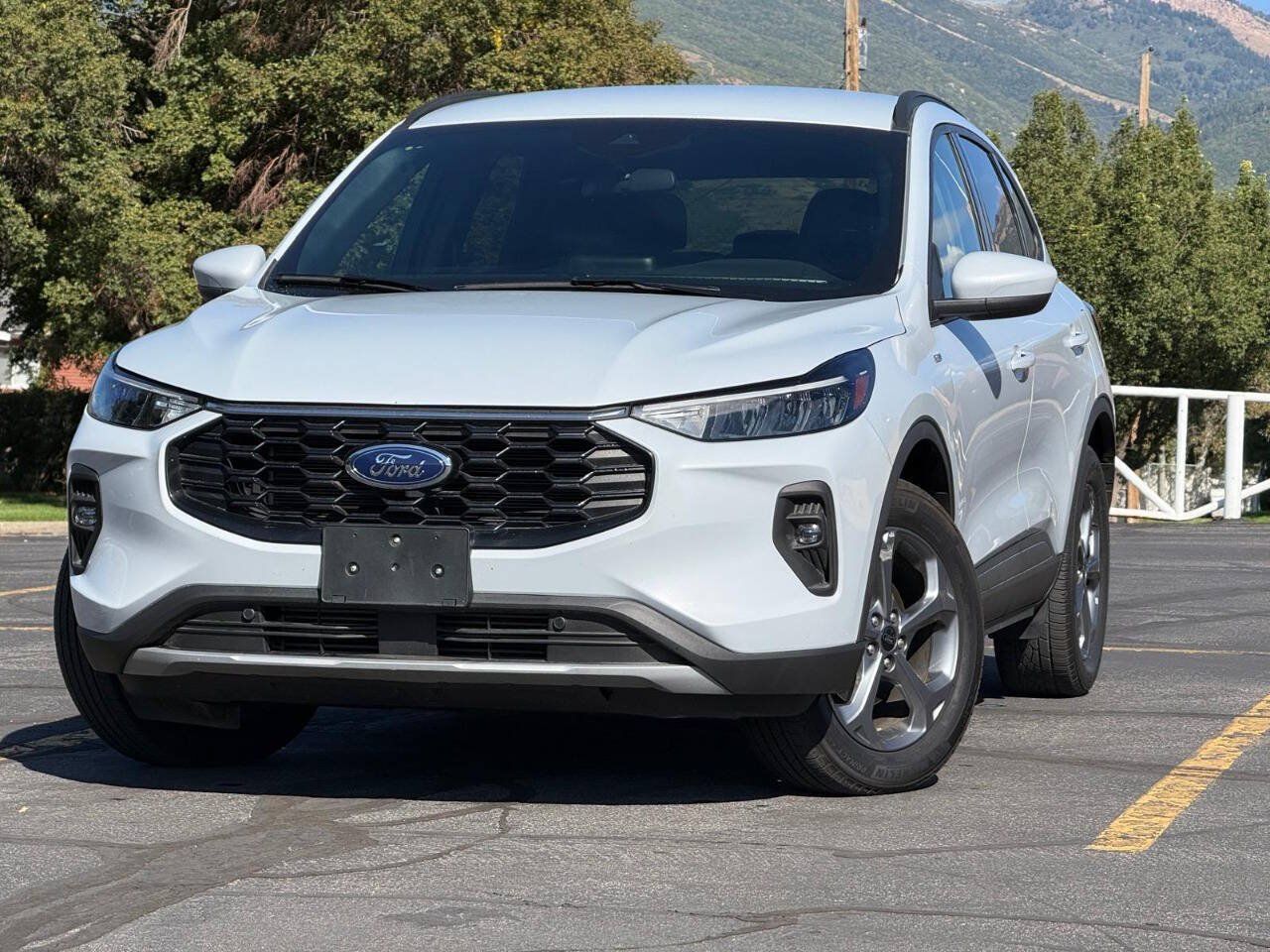 Used 2025 Ford Escape ST-Line Select AWD/4WD image 1