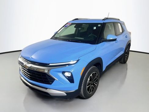 Used 2024 Chevrolet TrailBlazer LT w/ Driver Confidence Package FWD image 4