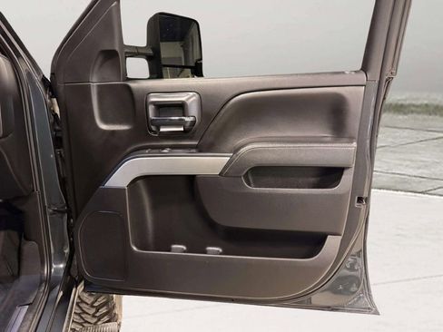 Used 2019 Chevrolet Silverado 2500 LT image 29