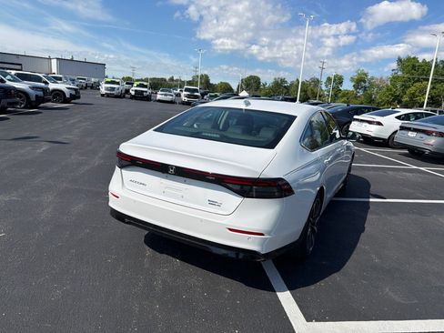 Used 2023 Honda Accord Touring image 6