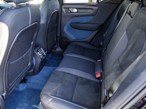 Used 2023 Volvo XC40 Recharge Plus image 20