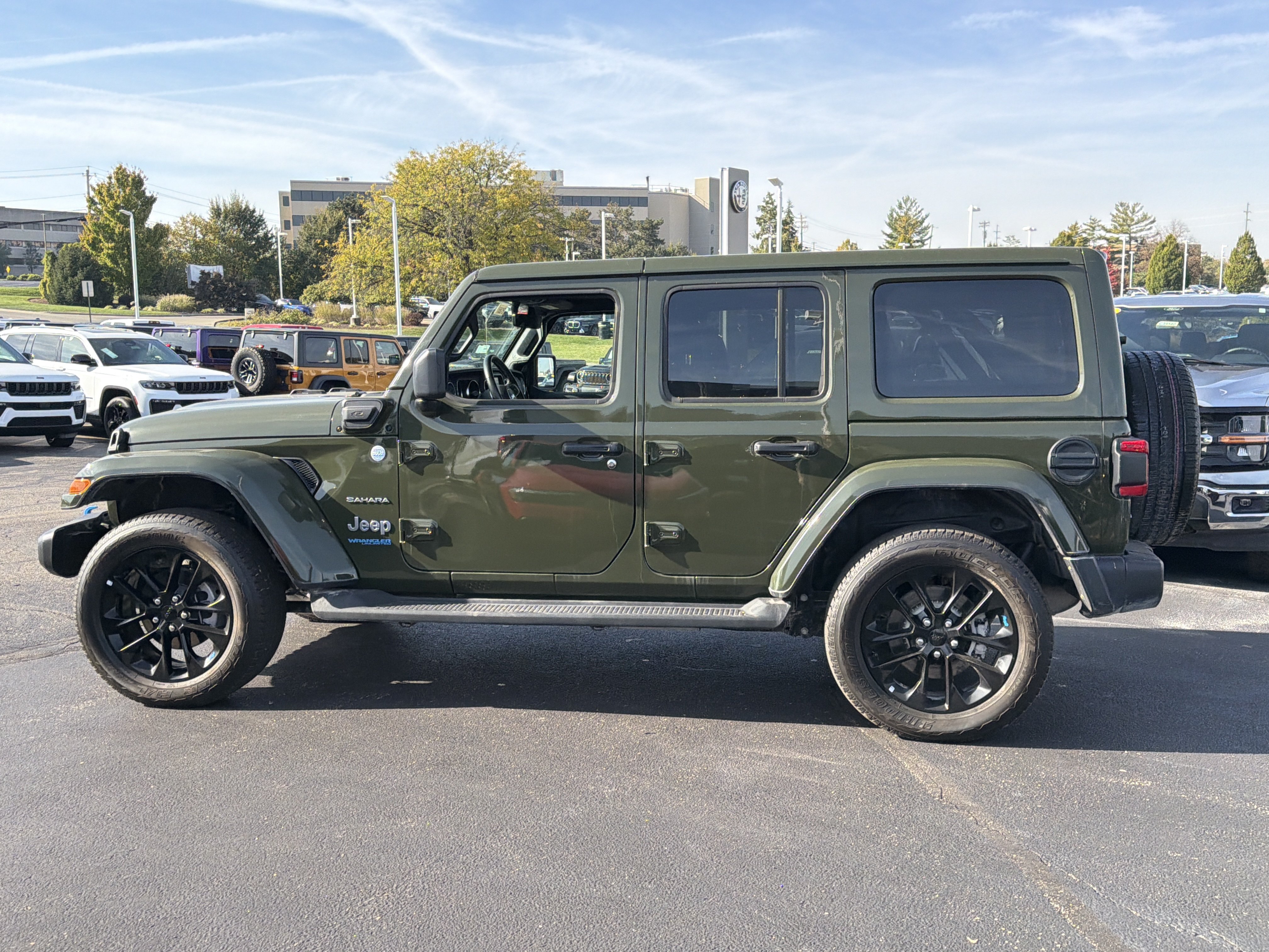 Used 2022 Jeep Wrangler Unlimited Sahara w/ Cold Weather Group AWD/4WD image 6