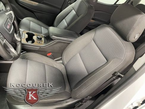 Used 2023 GMC Acadia SLE image 12