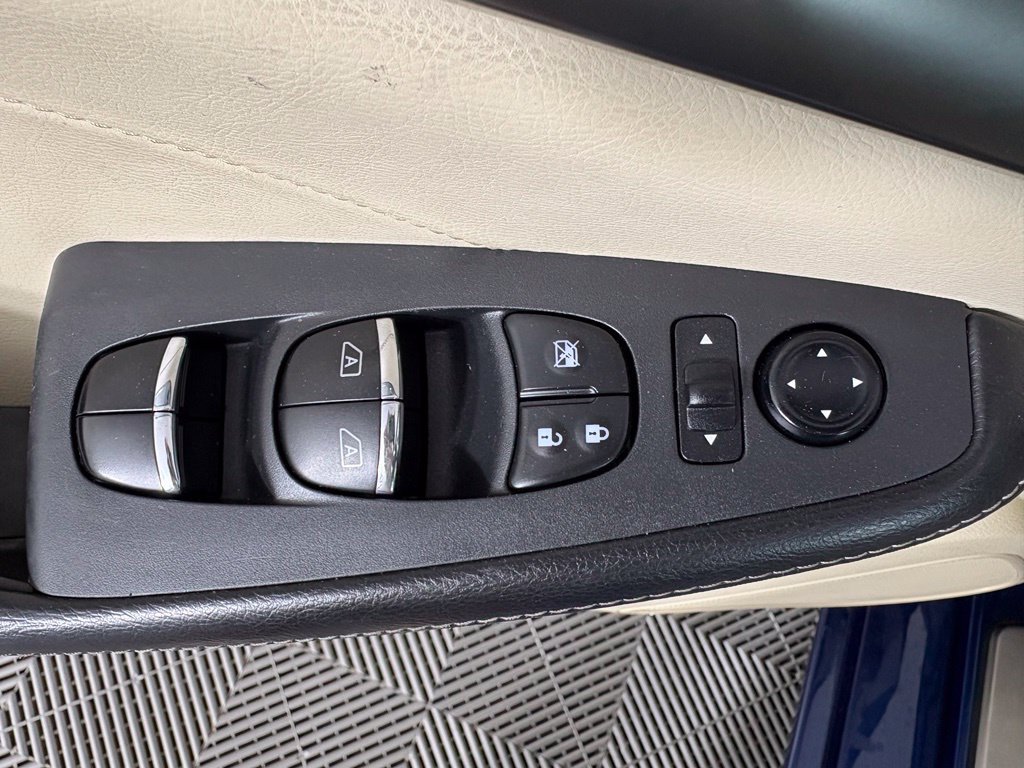 Used 2022 Nissan Maxima SV w/ Floor Mat Group FWD image 13