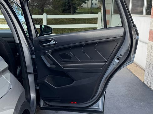 Used 2023 Volkswagen Tiguan SE image 34