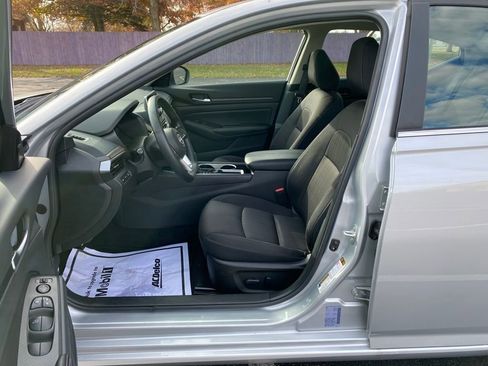 Used 2024 Nissan Altima 2.5 SV image 21