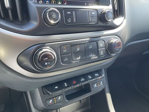 Used 2020 Chevrolet Colorado Z71 AWD/4WD image 18