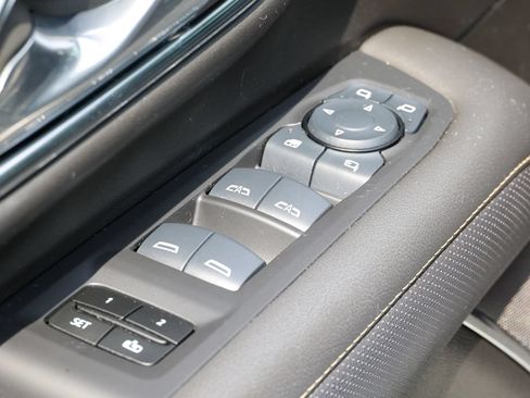 Used 2024 GMC Yukon SLT w/ SLT Luxury Package AWD/4WD image 37