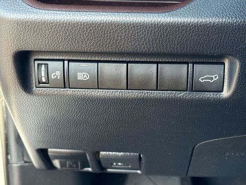Used 2020 Toyota RAV4 Limited FWD image 33